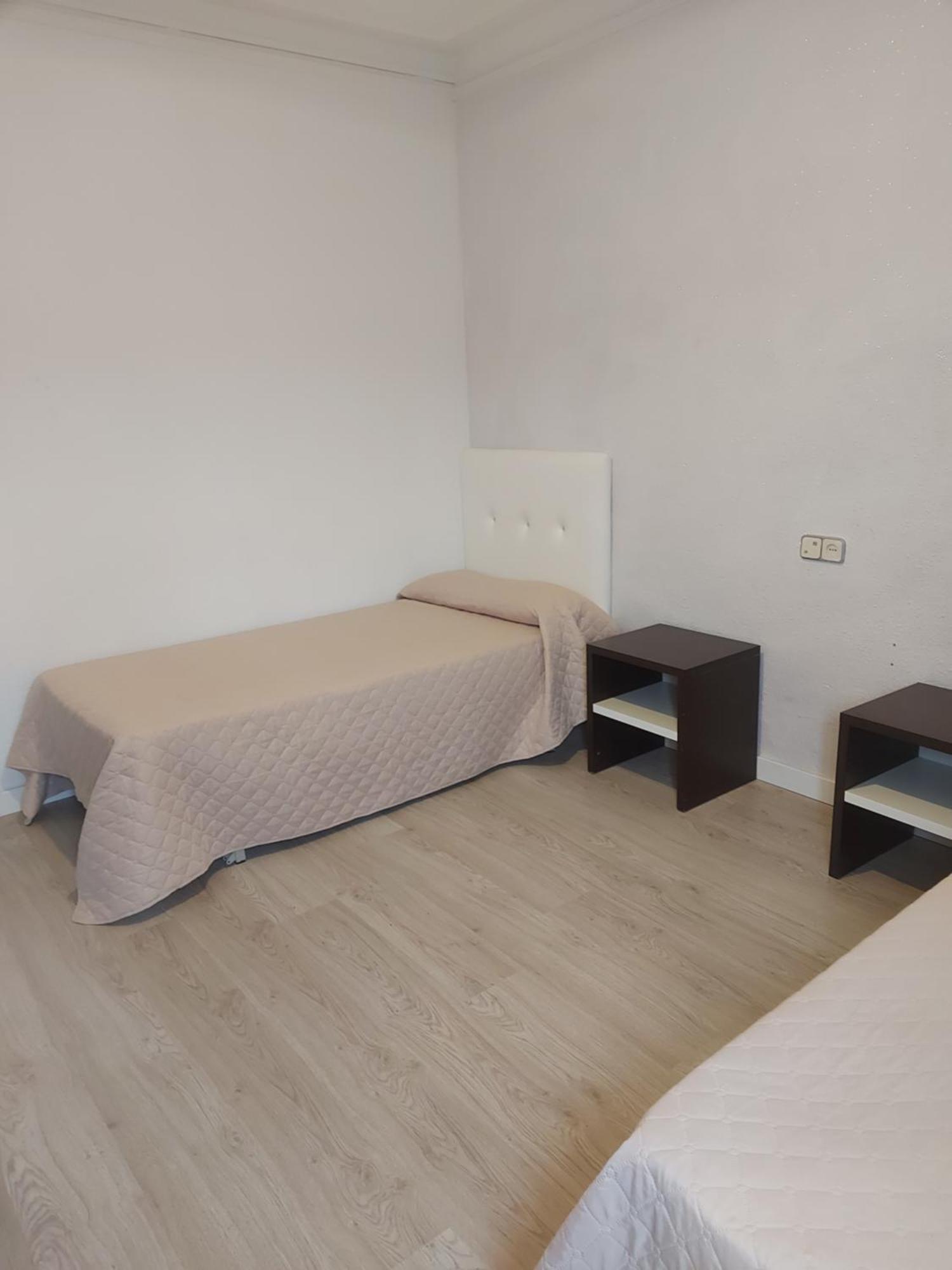 Hostal Fuente Del Pino Хумилья Экстерьер фото