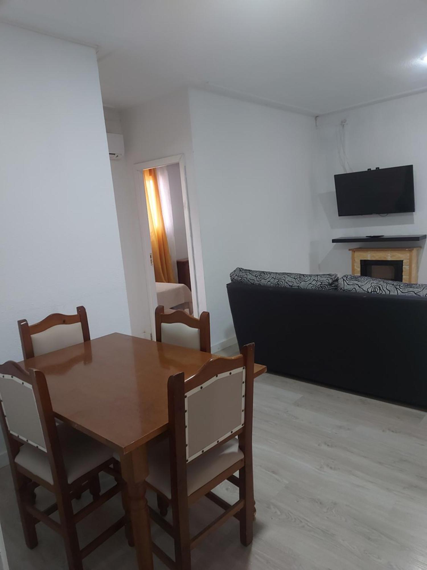 Hostal Fuente Del Pino Хумилья Экстерьер фото