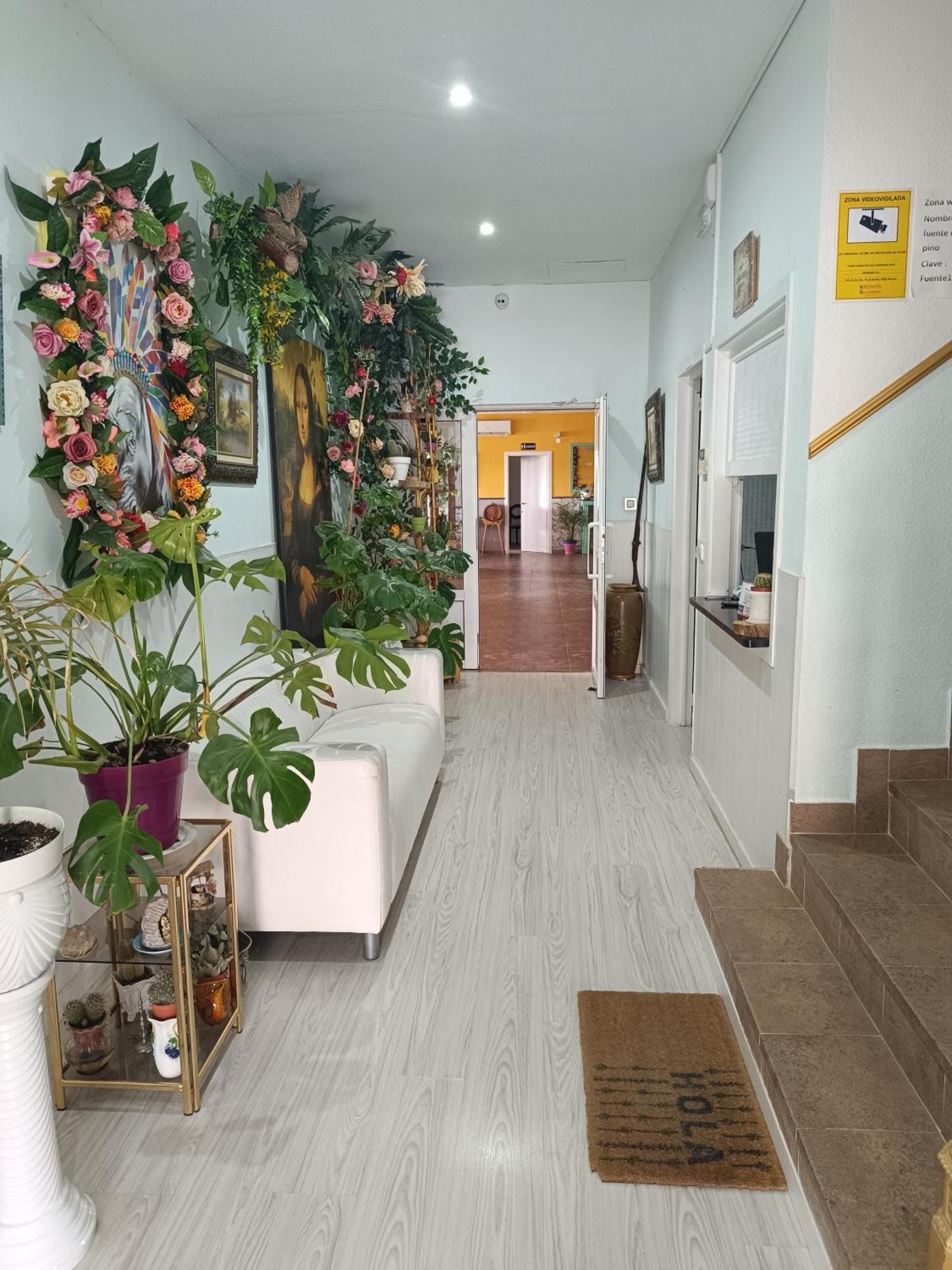 Hostal Fuente Del Pino Хумилья Экстерьер фото