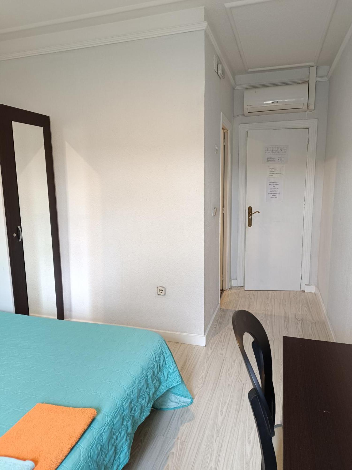 Hostal Fuente Del Pino Хумилья Экстерьер фото