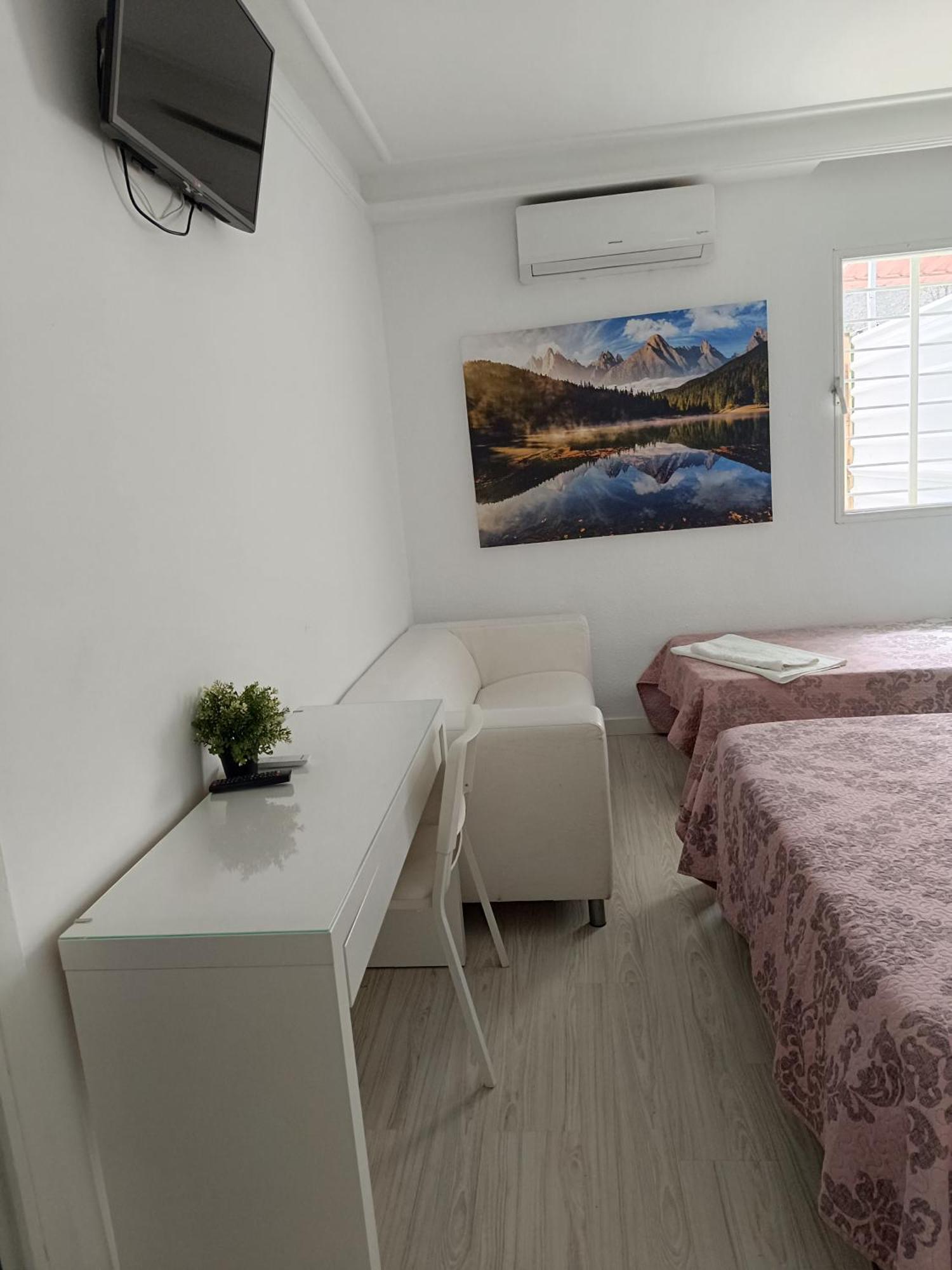 Hostal Fuente Del Pino Хумилья Экстерьер фото