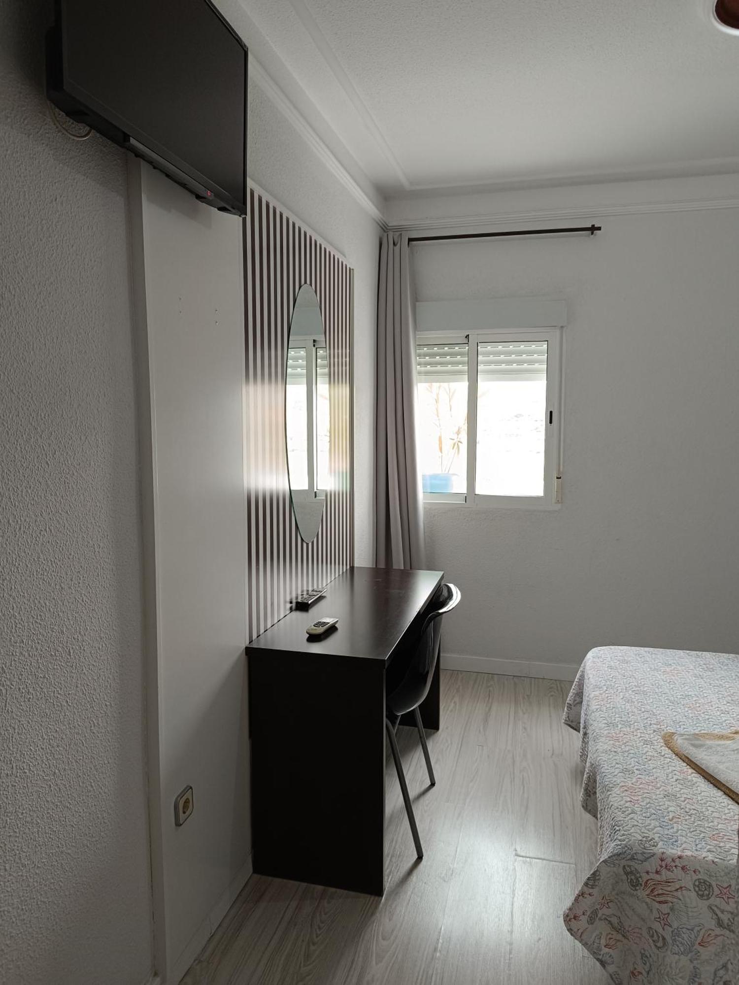 Hostal Fuente Del Pino Хумилья Экстерьер фото